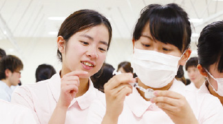早期からの徹底した実技演習-基礎看護技術演習